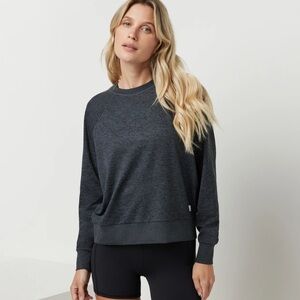 Vuori Long-Sleeve Halo Crew
Women's DreamKnit™ Pullover